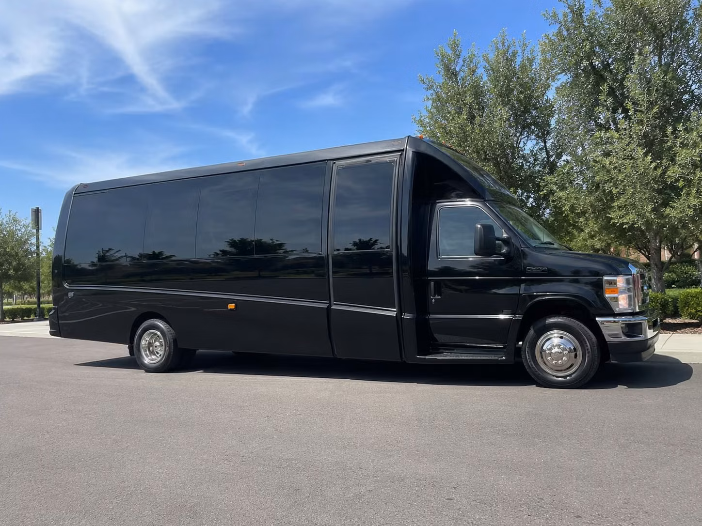 burbank 20 passenger minibus rental